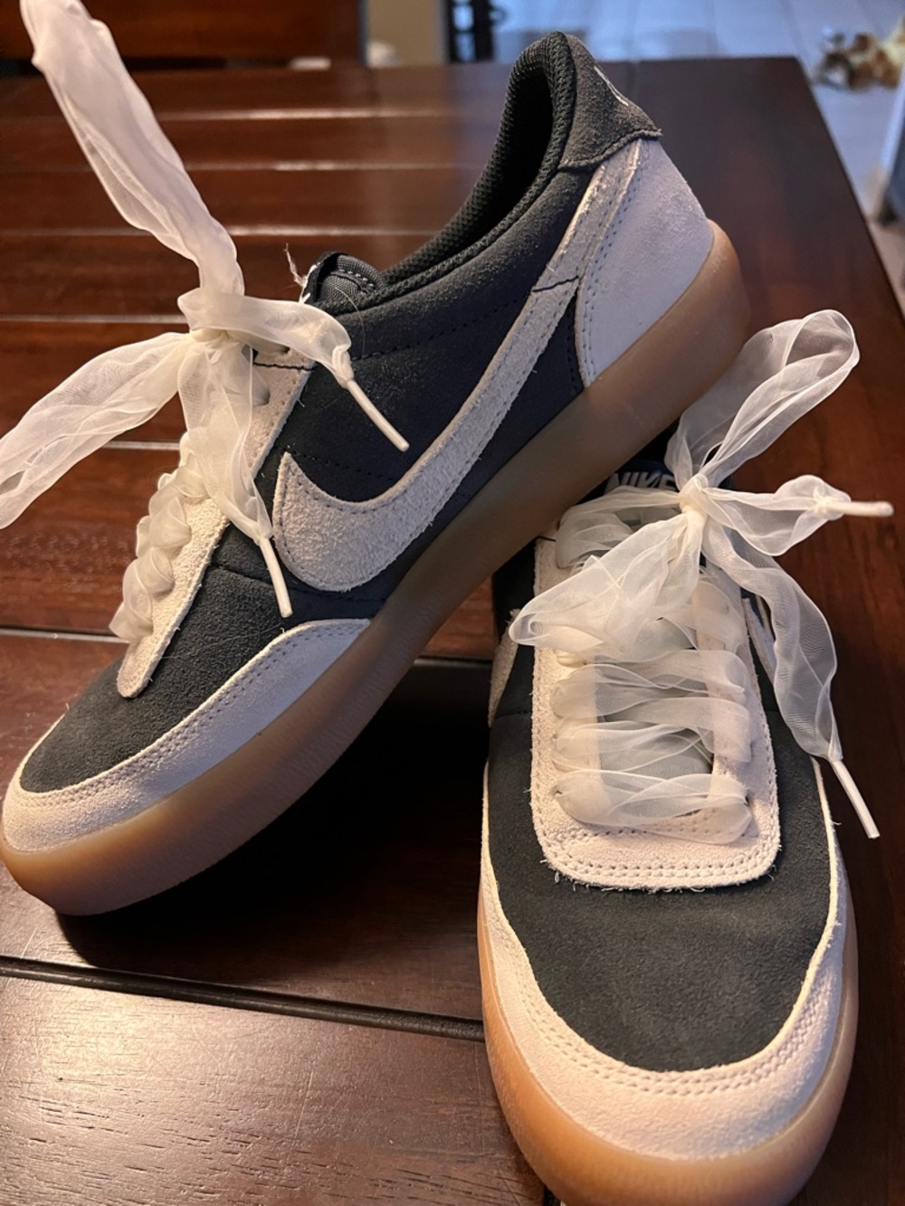 Nike Killshot 2 Black and White Suede Low-Top Sneakers with Gum Sole sz 8